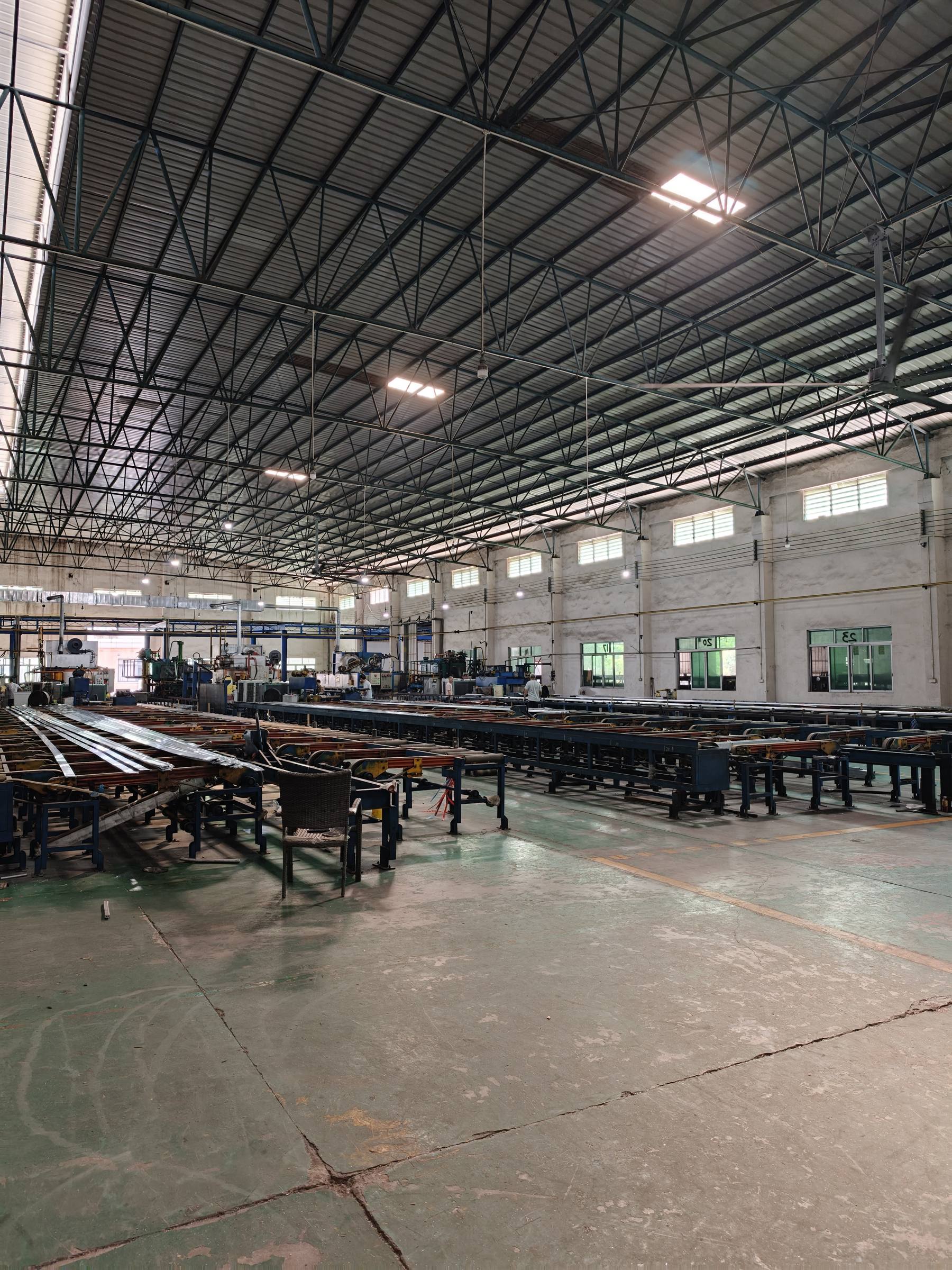 Run-out and cooling tables in the extrusion plant